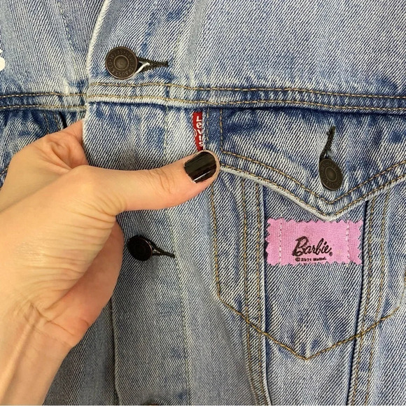Levis Barbie Denim Boyfriend Trucker Jean Jacket Womens Large Blue Pink Core - Picture 5 of 16